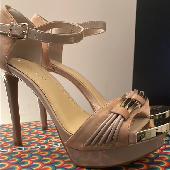 Gianni Bini Women's Tan Heels - Picture 2 of 8